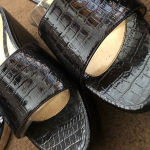 Tahari snake skin print wedge sandals 8.5